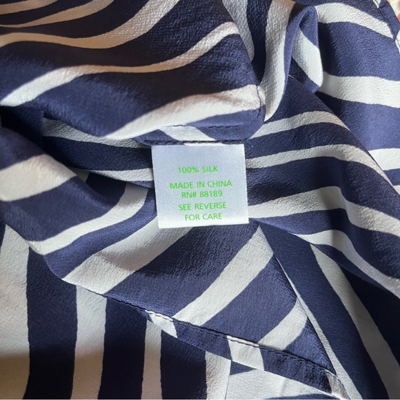 Lilly Pulitzer 100% Silk Blouse Shell Striped navy blue Size Small - Picture 2 of 8